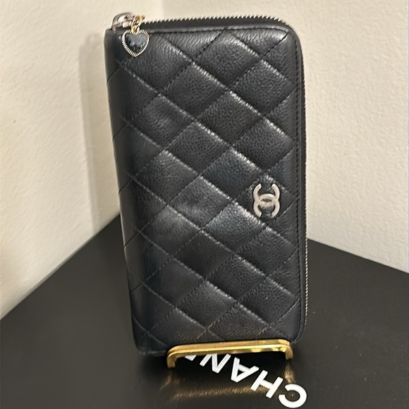Chanel Long Zipper black wallet in good condition - Picture 15 of 16